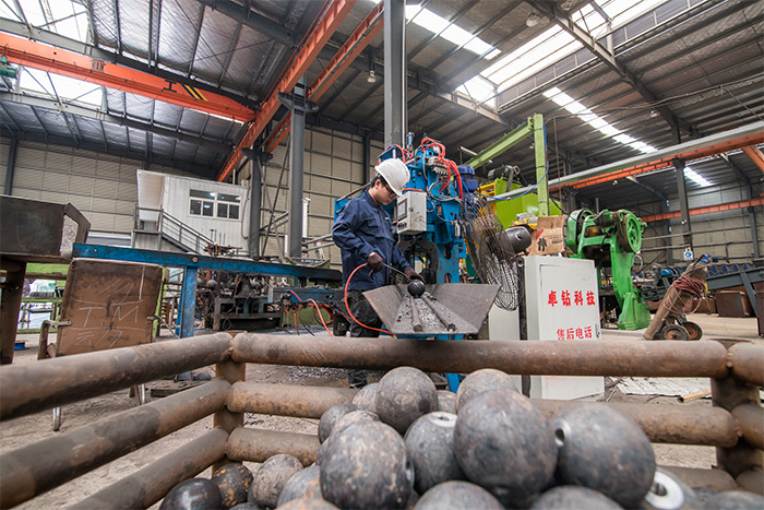 东方网架配件-螺栓球加工车间